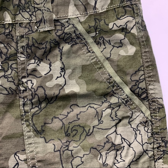 Carhartt Original Fit El Paso Shorts Green Camo - Picture 11 of 11
